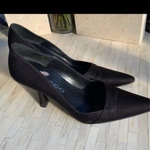 Black Asymmetrical vamp pumps